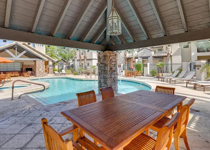 Extended-stay W/ Pool Access Holiday home *