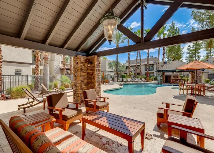 Extended-stay W/ Pool Access Holiday home