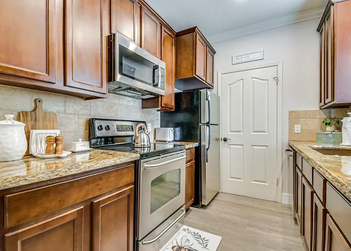 Holiday home Extended-stay W/ Pool Access *